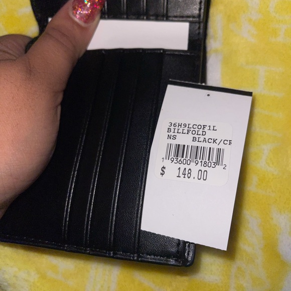 FINAL SALE🌼MICHAEL KORS billfold wallet - Picture 16 of 16